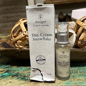 New Arugot Day Cream Snowflake 1.7 fl oz. Box is torn from handling. See photo.